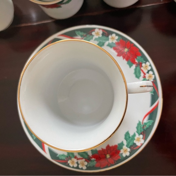 Fairfield Fine China Deck The Halls Set Of Eight Teacups & Saucers - Picture 4 of 7